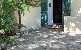 Maisonnette Avec Terrasse Et Patio A Cassis